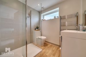 Shower En Suite- click for photo gallery